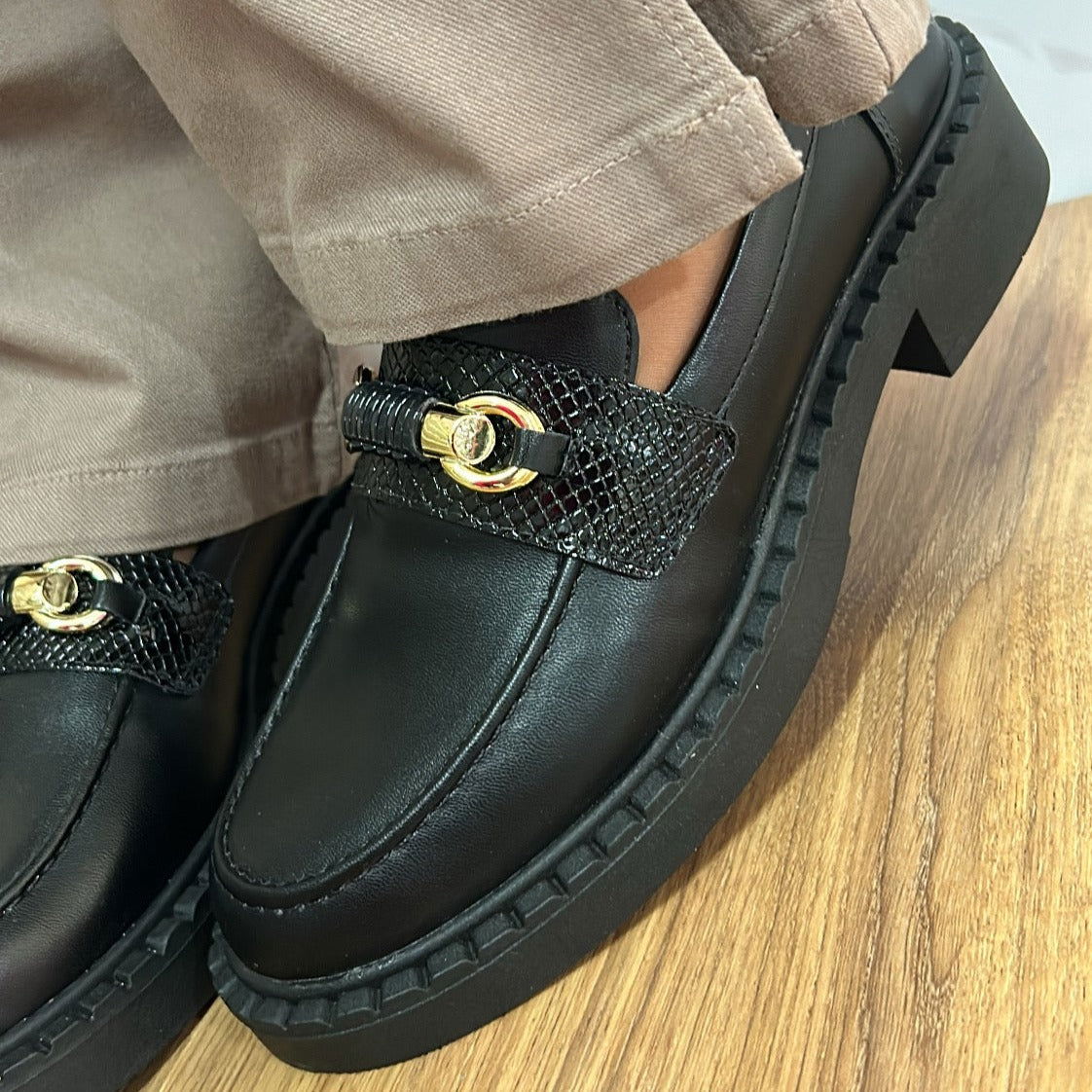 Sapato Loafer Sua Cia Feminino Preto - Império  Calçados