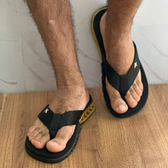 CHINELO  PRETO COM DOURADO